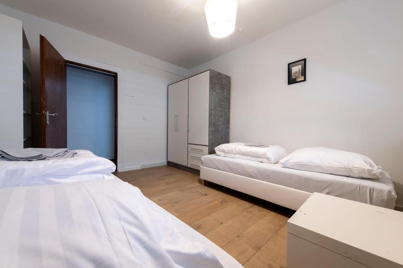 Workers Home- Central - 8 Single Box Spring Beds - Near Enschede Gronau  Esterno foto