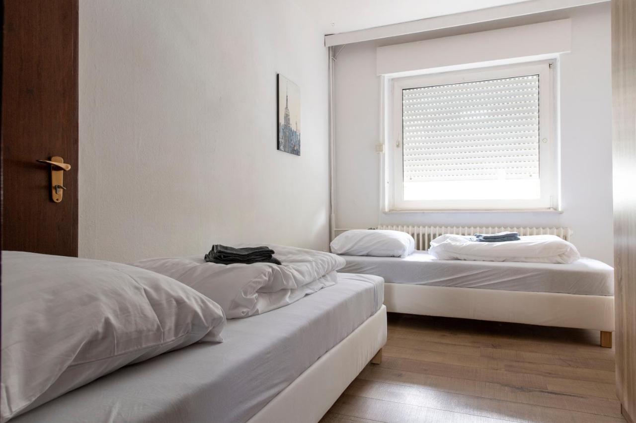 Workers Home- Central - 8 Single Box Spring Beds - Near Enschede Gronau  Esterno foto